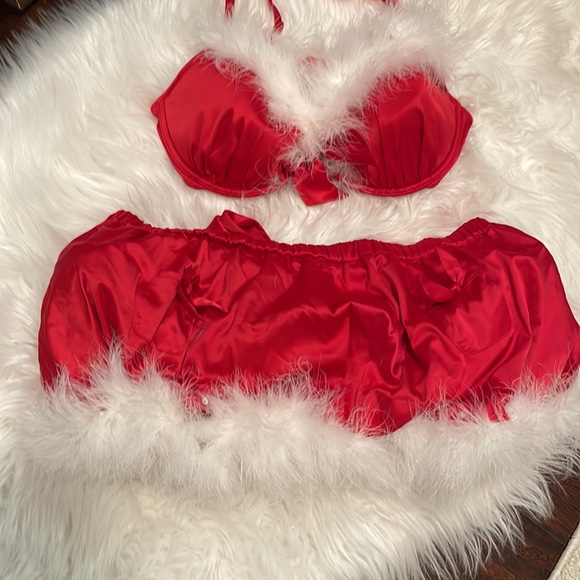 NWOT La Senza Mrs Clause Santa Bra & Skirt Christmas Lingerie Set Size Large - Picture 3 of 9